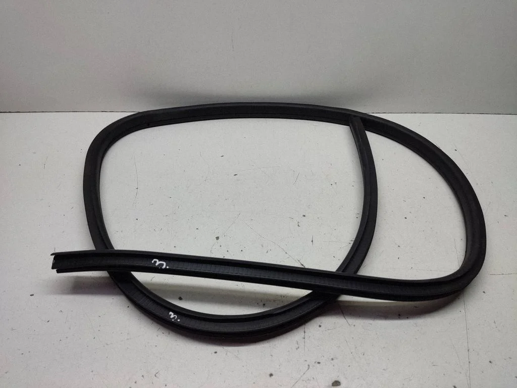 Uszczelka drzwi przednich (na karoserii) – BMW Seria 1 E82 E88 (2007-2014)