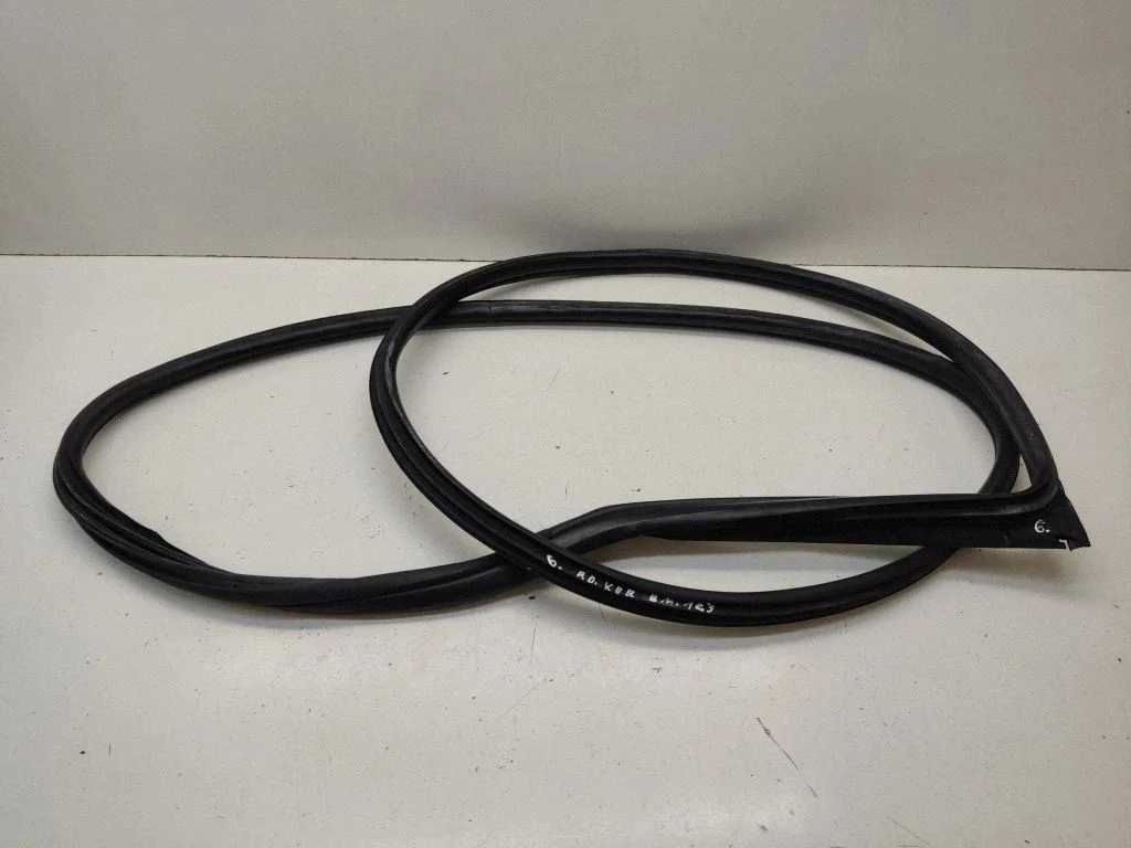 Uszczelka drzwi przednich (na karoserii) – BMW Seria 1 E81 E87 (2004-2011)