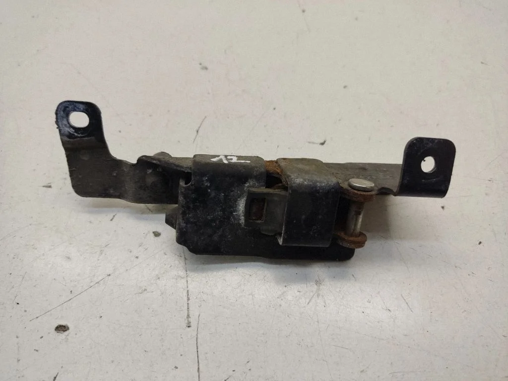 Liugukse alumine rulli juhik/ hing – Renault Trafic II (X83) (2001-2014)