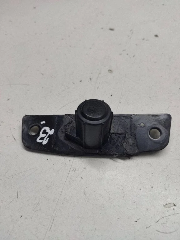 Sliding door lock loop/hook striker – Mercedes-Benz Vito Viano W447 (2014-)