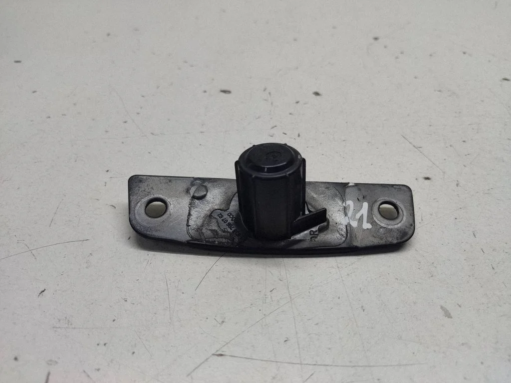 Sliding door lock loop/hook striker – Mercedes-Benz Vito Viano W447 (2014-)