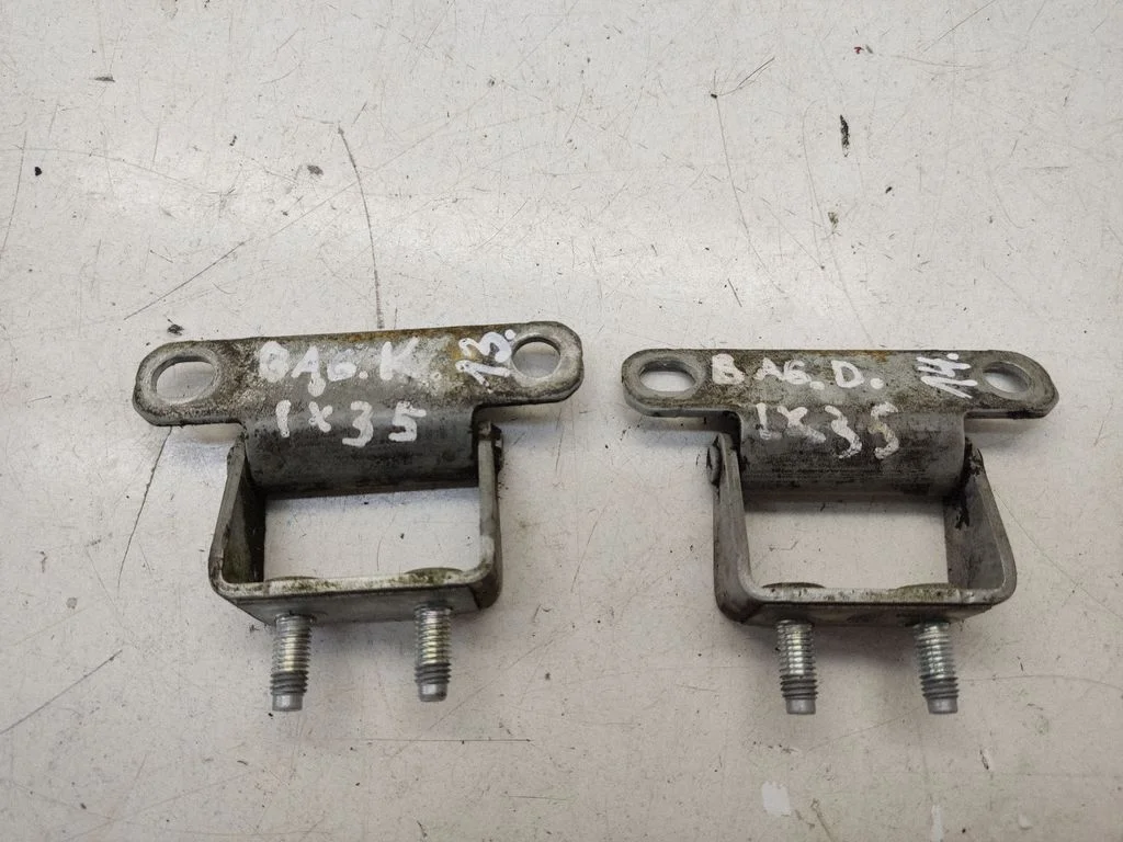 Laadimisukse hingede komplekt – tagumine
