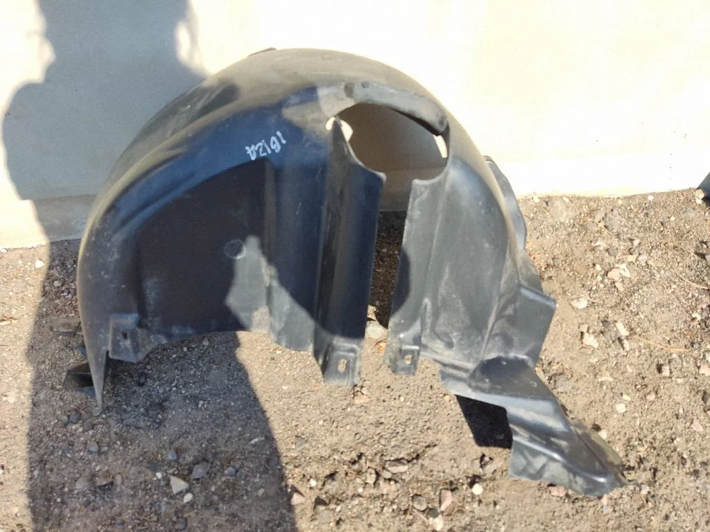 Rear arch fender liner splash guards 6J0810970