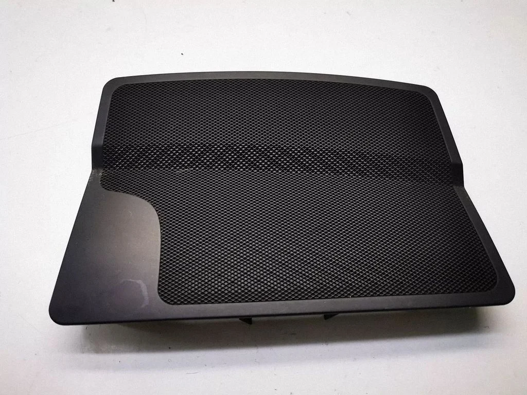 Armatuurlaua keskkõlari kate – BMW 5-seeria E60 E61 (2004-2010)