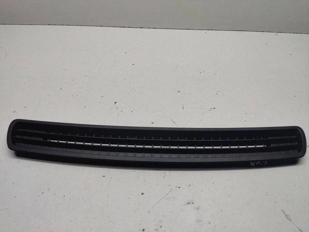 Armatuurlaua õhutusresti kate – Nissan Qashqai+2 (2008-2010)