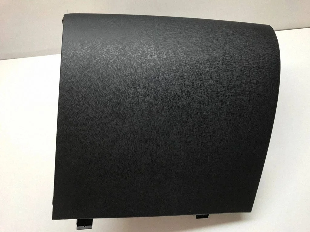 Glove box D65164161