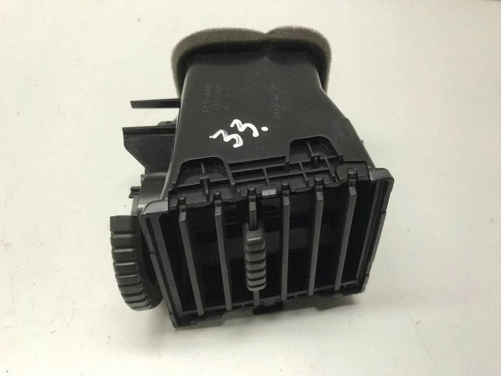 Dash center air vent grill 68751EQ000