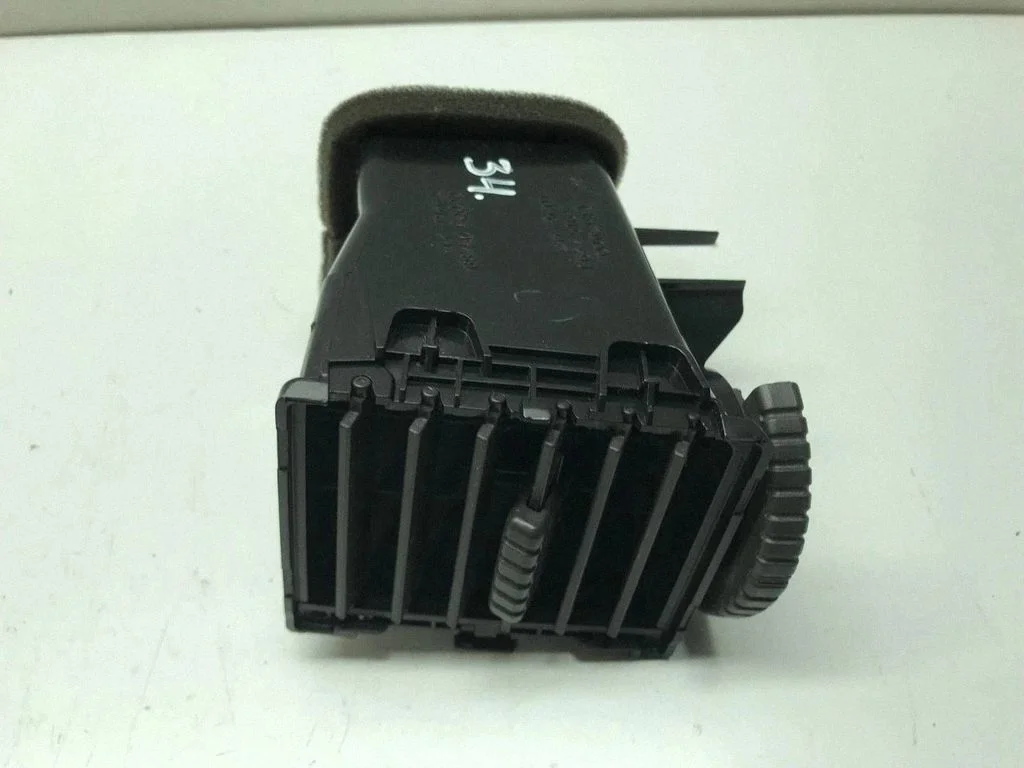 Dash center air vent grill 68750EQ000