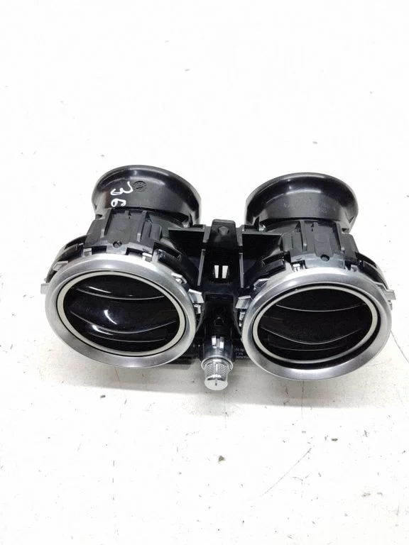 Dash center air vent grill – Mercedes-Benz E-Class W213 (2016-)