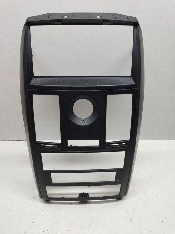 Dashboard center trim panel – Chrysler Grand Voyager V (2007-2015)