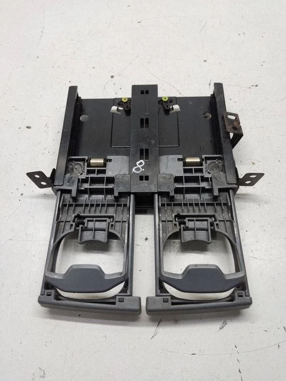 Cup holder – Toyota Avensis Verso (2001-2009)
