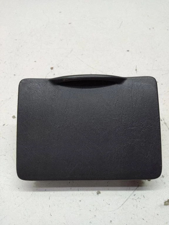 Armatuurlaua panipaik – Toyota Corolla Verso E121 (2001-2004)