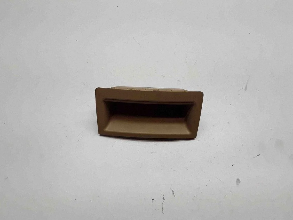 Armatuurlaua panipaik – BMW 5-seeria E60 E61 (2004-2010)