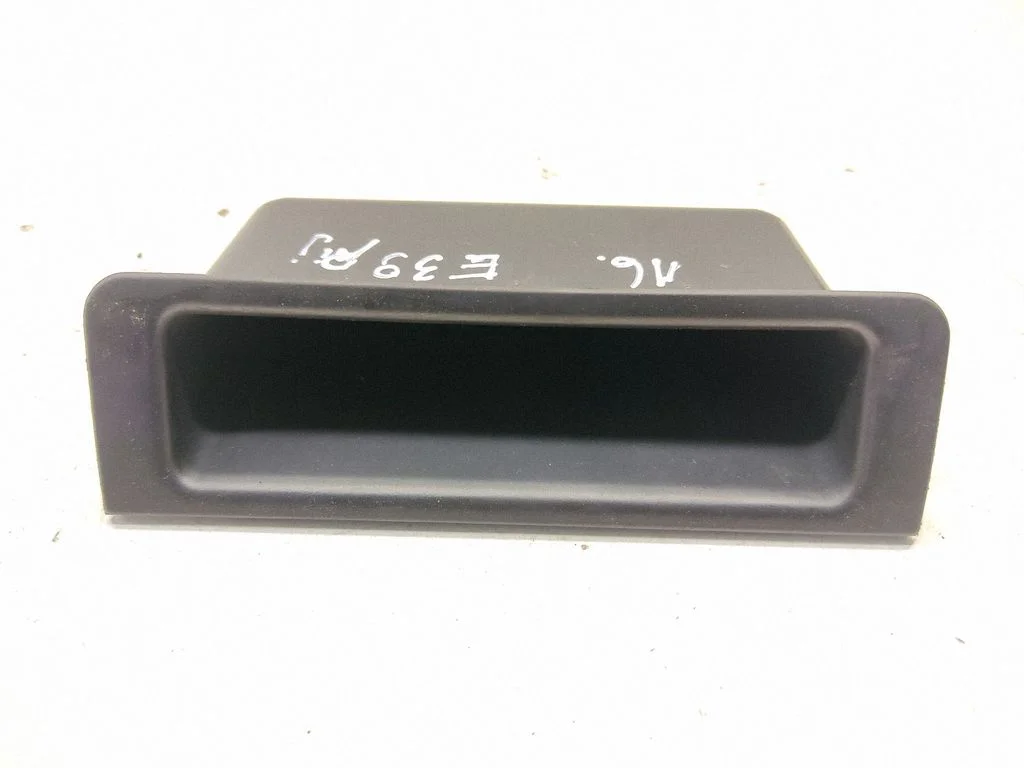 Armatuurlaua panipaik – BMW 5-seeria E39 (1996-2003)
