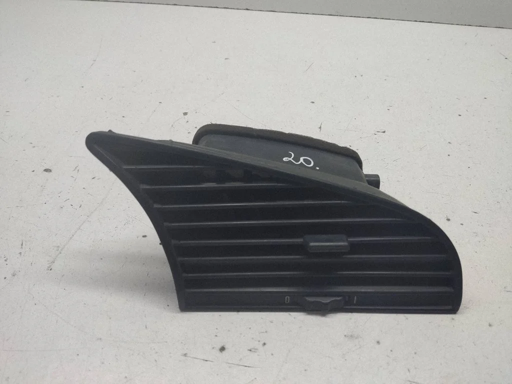 Dashboard side air vent grill/cover trim 1387011