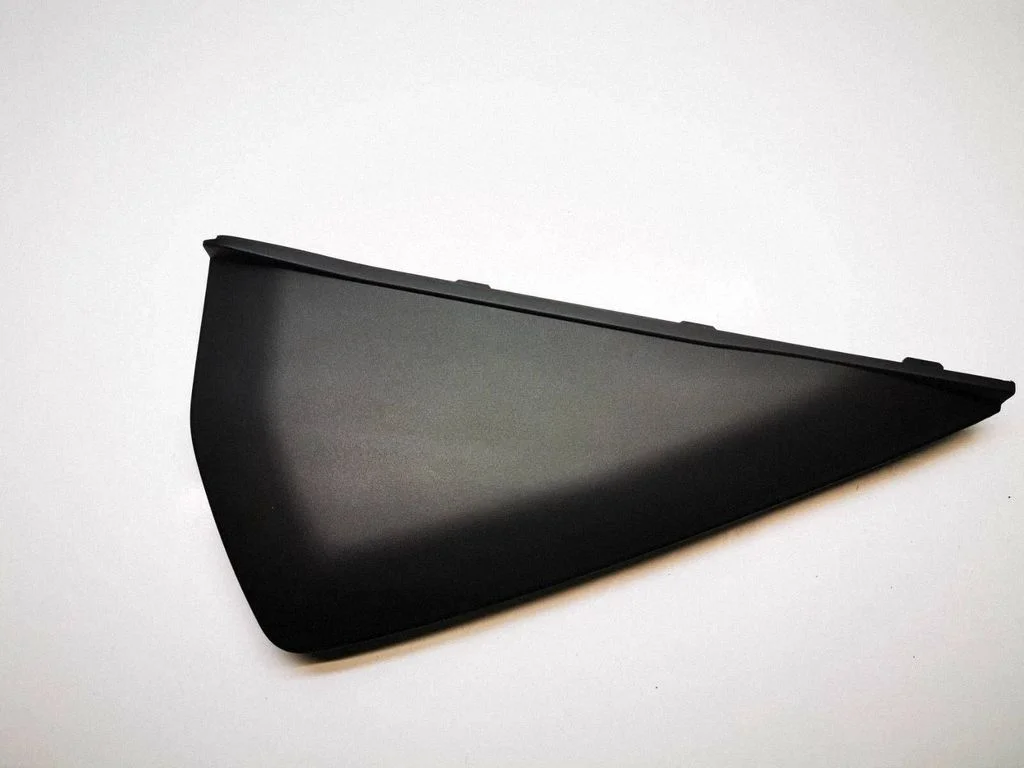 Dashboard side end trim – right