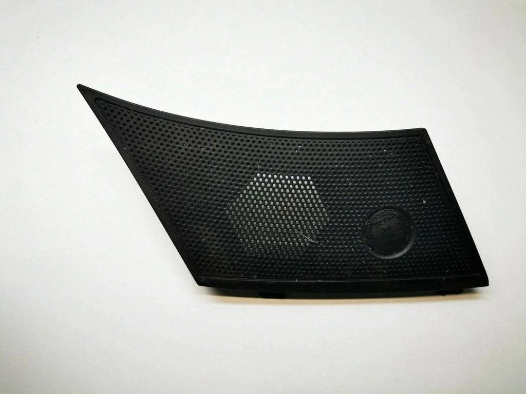Side speaker trim/cover – Nissan Qashqai+2 (2008-2010)