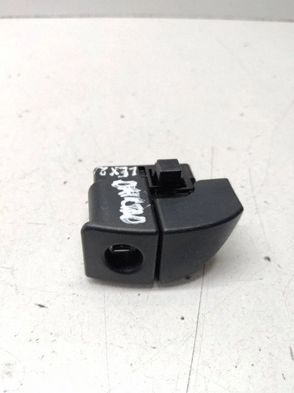 Glove box lock – Lexus IS 220D-250-350 (2006-2013)