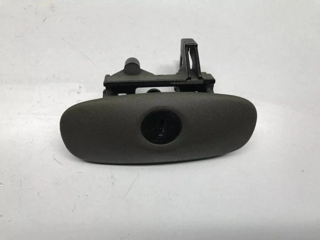 Glove box handle – front