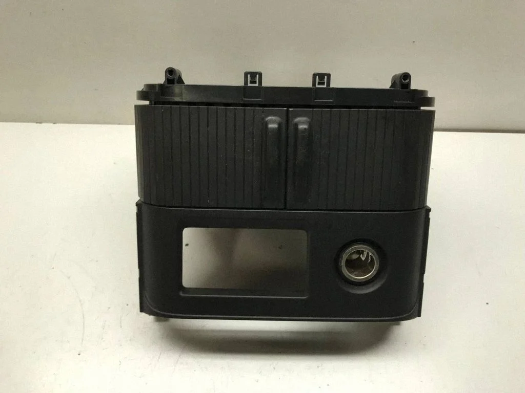 Glove box central console 68108EQ400