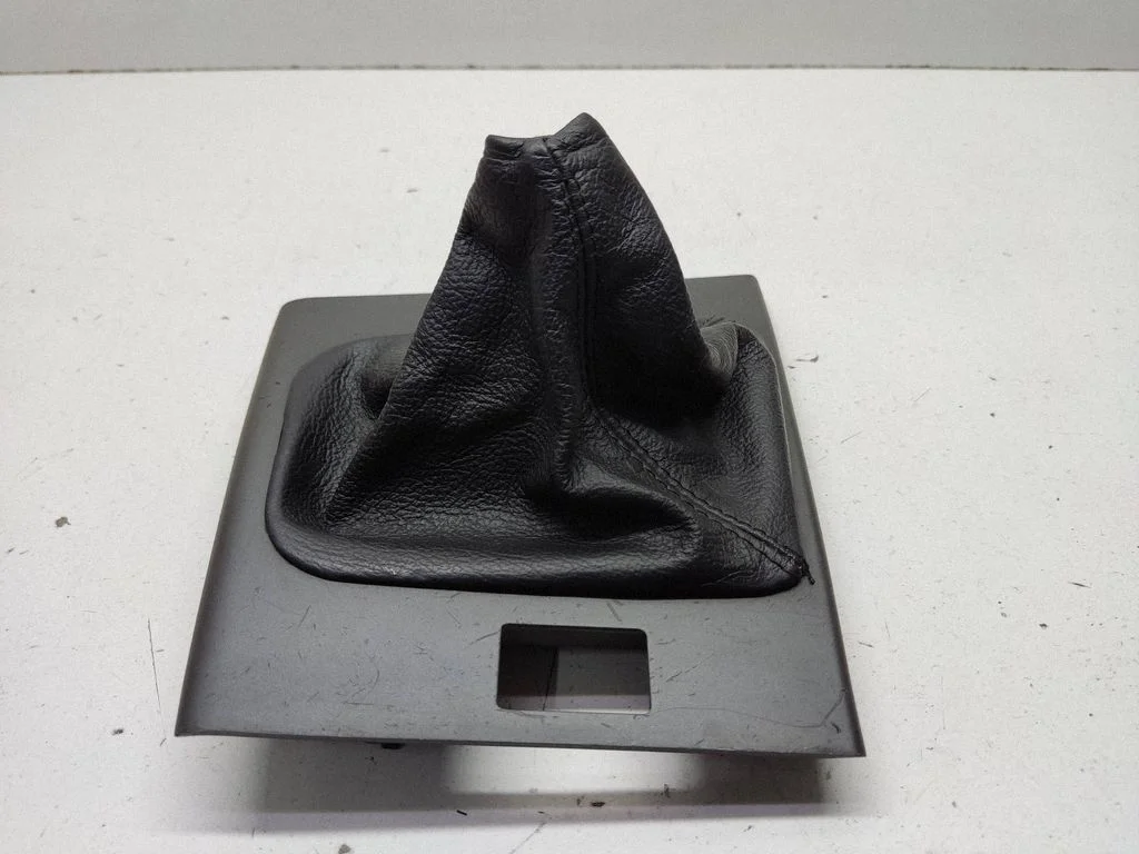 Käigukangi ümbrise viimistlus (plastik) 8211465