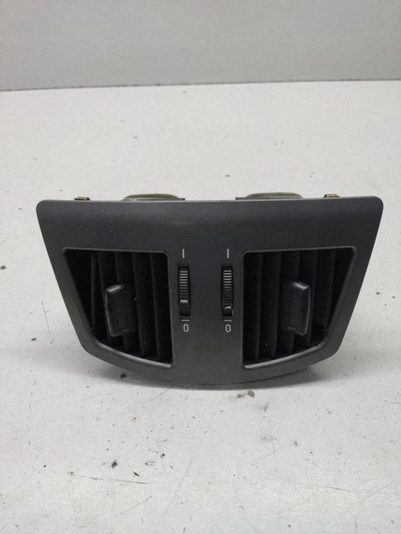 Rear air vent grill – BMW 7 Series E65 E66 (2001-2008)