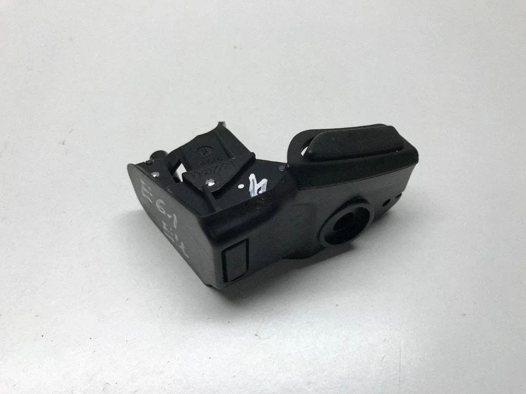 Armrest lock 1060299