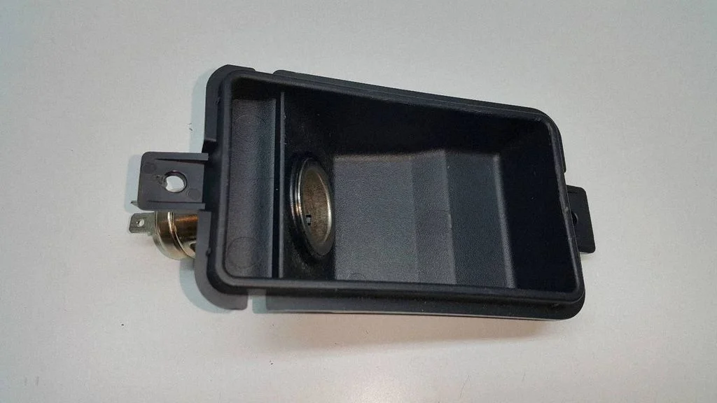 Cigarette lighter trim front – Nissan Murano Z50 (2002-2008)