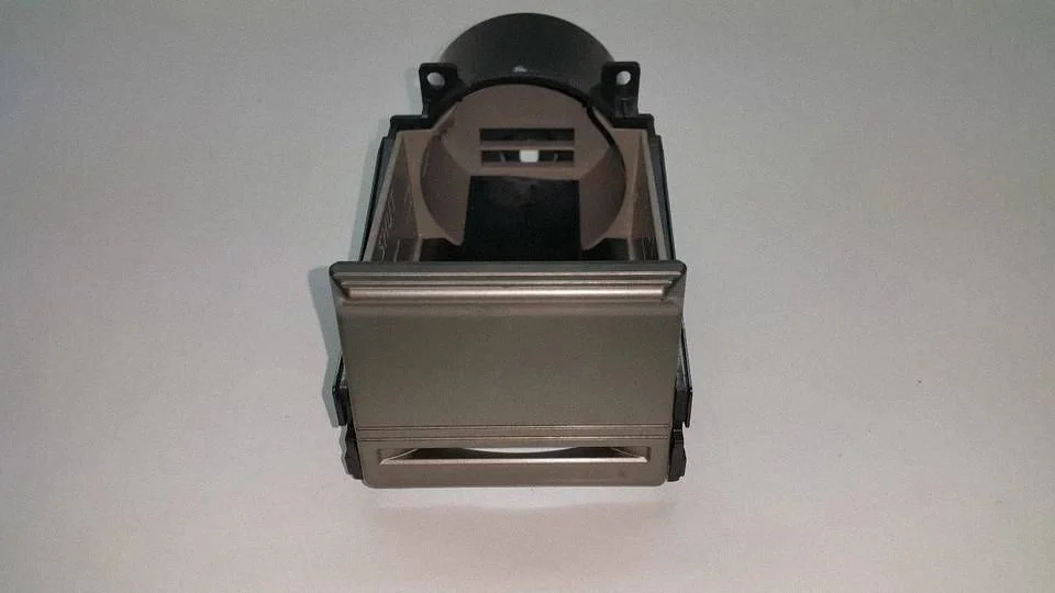Uchwyt na kubki (przedni) – Nissan X-Trail T30 (2001-2007)