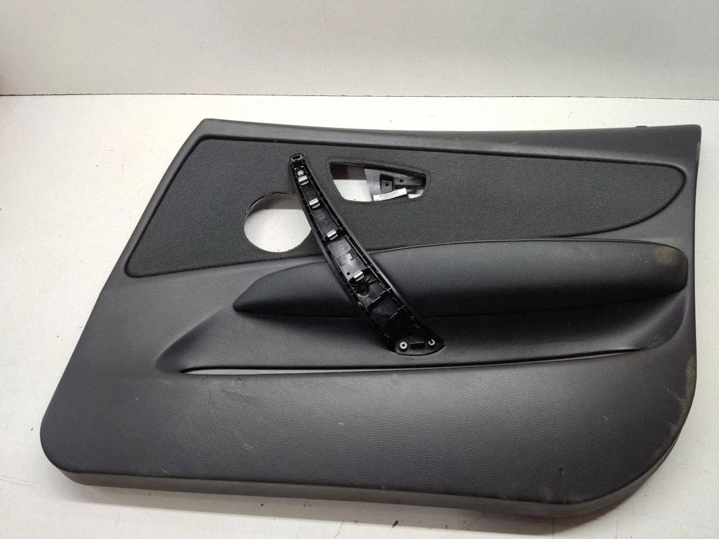 Eesmiste uste sisevooder – BMW 1-seeria E82 E88 (2007-2014)