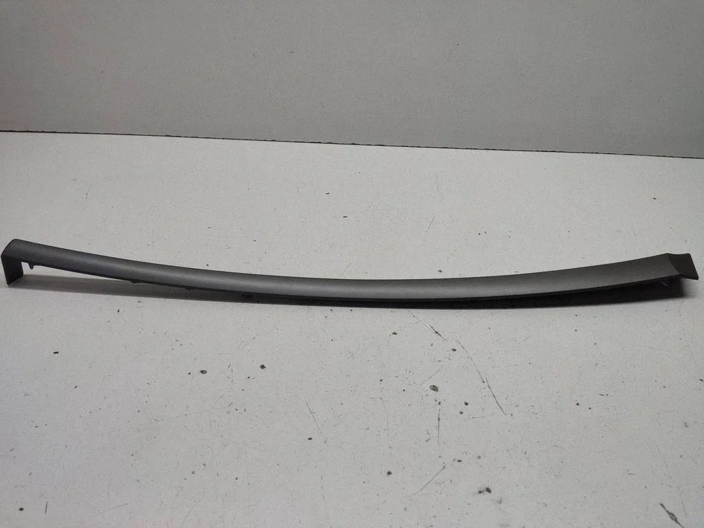 Eesmise ukse viimistlusriba – BMW 7-seeria E65 E66 (2001-2008)