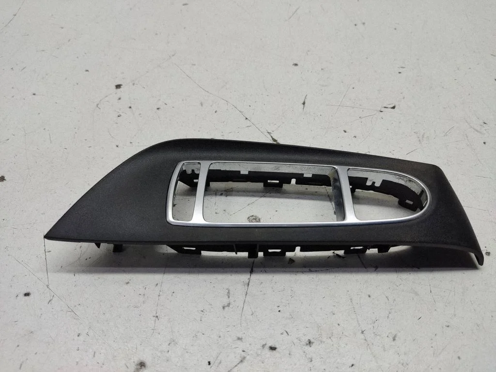 Front door window switch trim A2137208600
