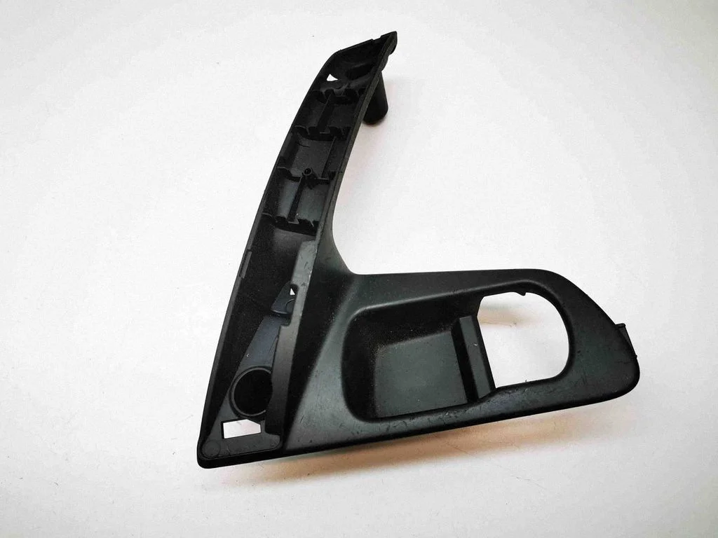 Front door interior handle trim – Nissan Qashqai+2 (2008-2010)