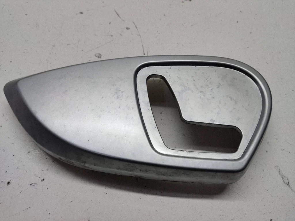 Osłona przełącznika regulacji fotela – Mercedes-Benz Klasa ML W164 (2005-2011)