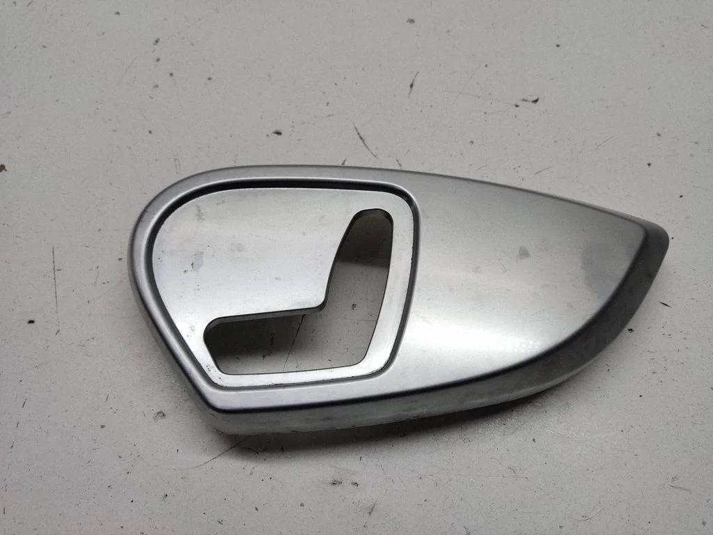 Osłona przełącznika regulacji fotela – Mercedes-Benz Klasa ML W164 (2005-2011)