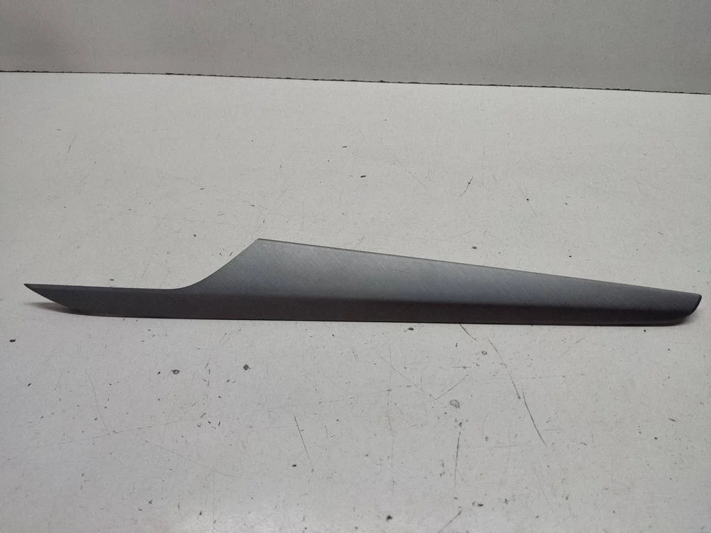 Eesmise ukse viimistlusriba – BMW X1 E84 (2009-2015)
