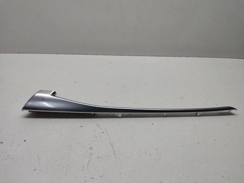 Eesmise ukse viimistlusriba – Audi A6 S6 C7 4G (2011-2018)