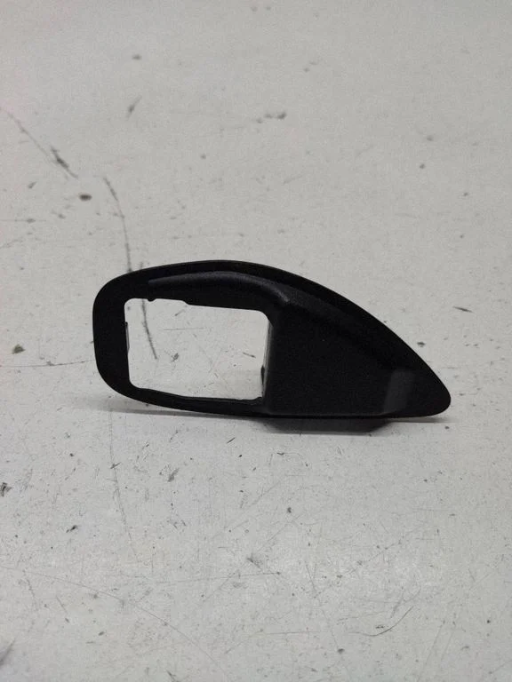 Other rear door trim element – right
