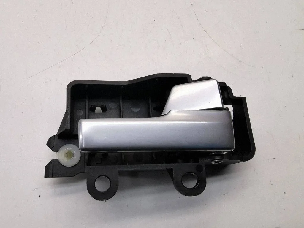 Rear door interior handle trim – Ford Focus C-MAX (2003-2010)