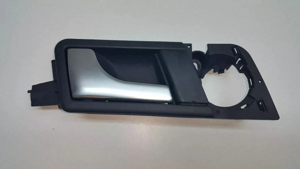 Rear door interior handle trim