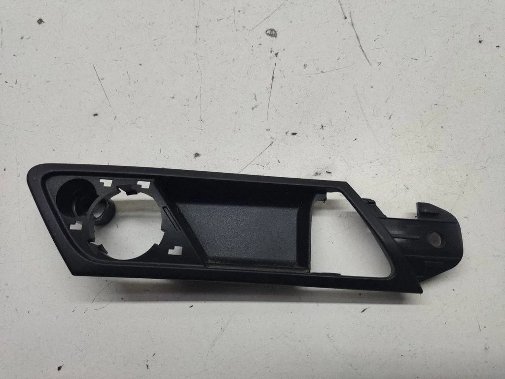 Rear door handle trim – Mercedes-Benz ML-Class W164 (2005-2011)