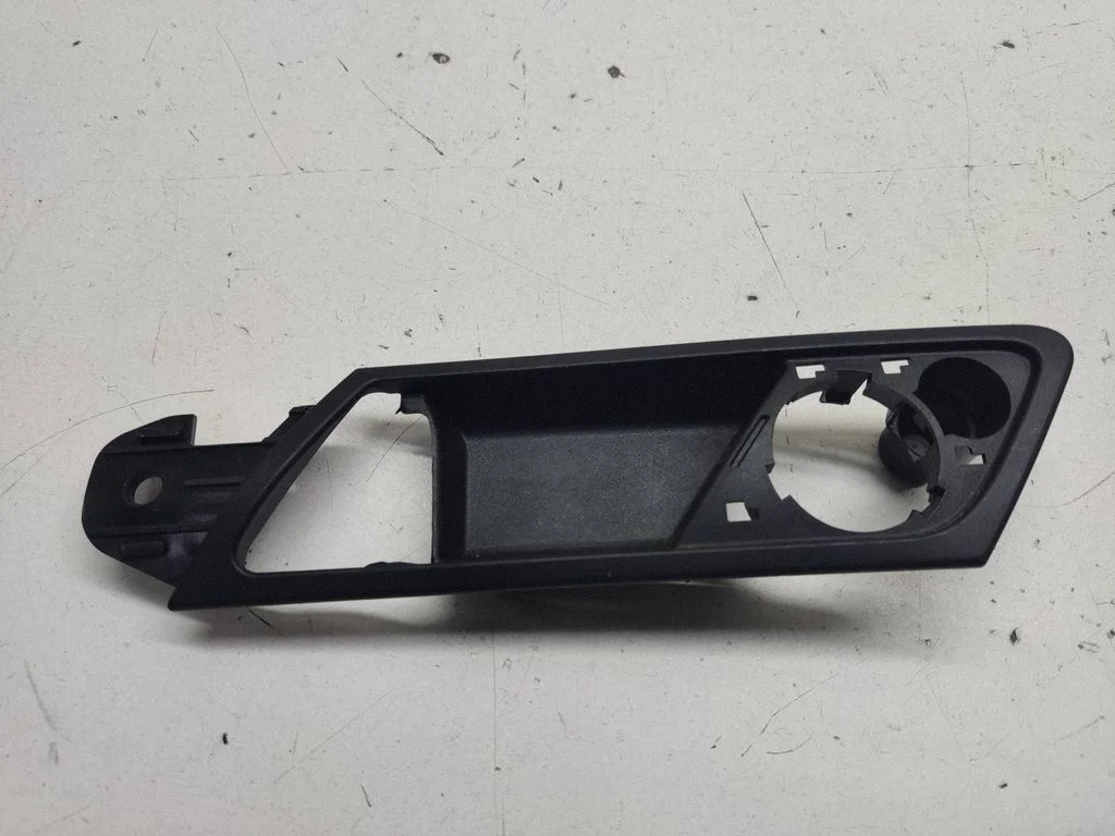 Rear door handle trim – Mercedes-Benz ML-Class W164 (2005-2011)