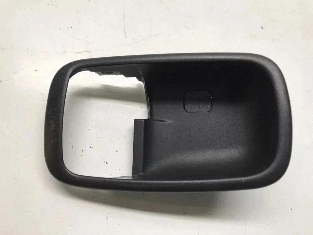 Rear door handle trim – Mitsubishi Outlander (2001-2007)
