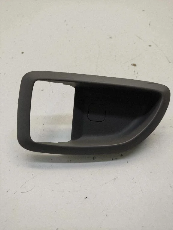Rear door handle trim 826112E000