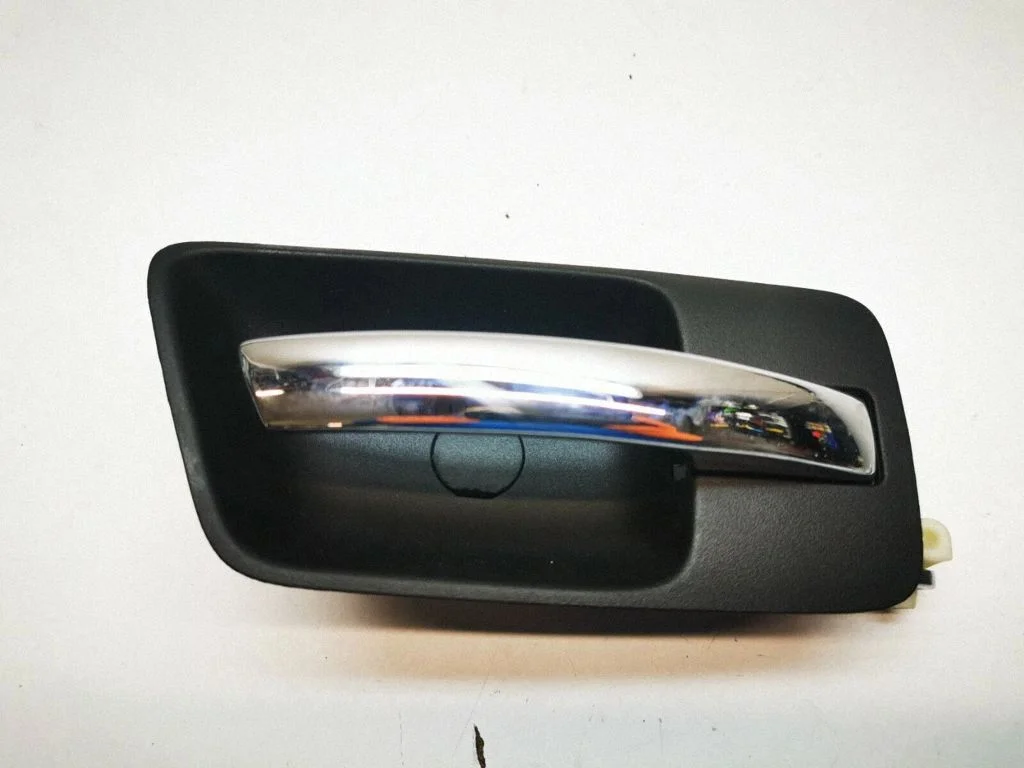 Rear door interior handle trim