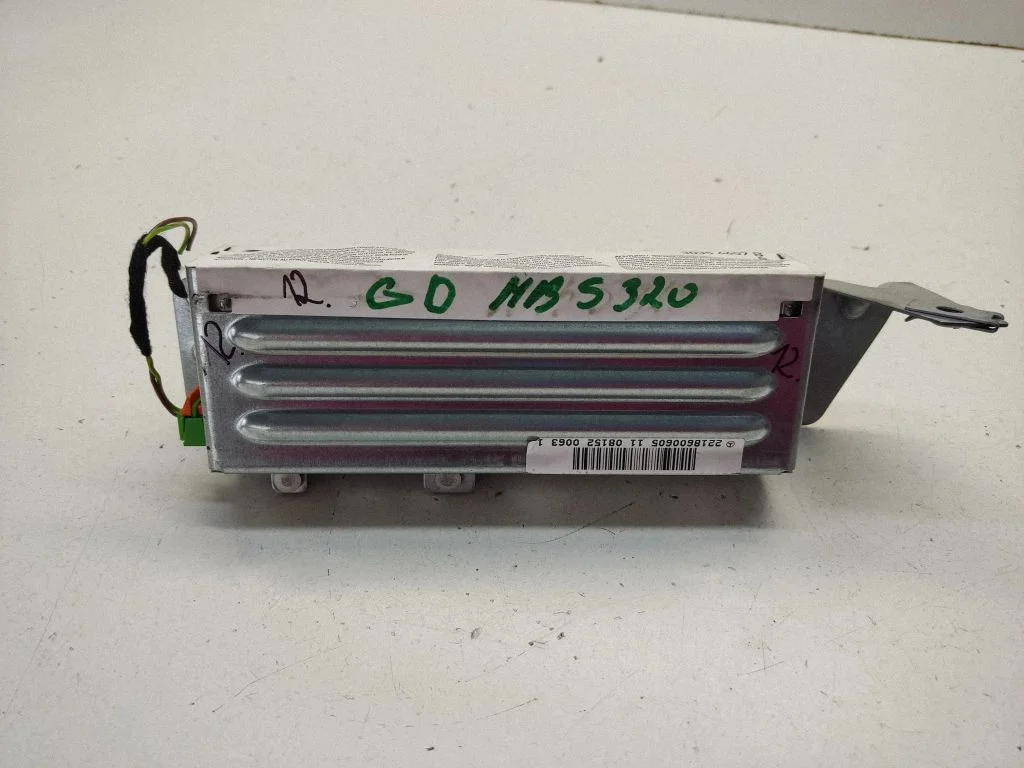 Tagumise ukse turvapadi A2218600605