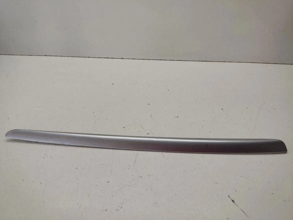 Eesmise ukse viimistlusriba – Mercedes-Benz ML-klass W164 (2005-2011)