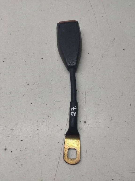 Front seatbelt buckle – BMW 3 Series E30 (1983-1994)