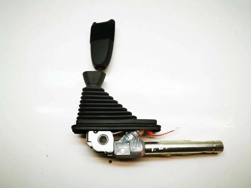 Front seatbelt buckle – Nissan Qashqai+2 (2008-2010)