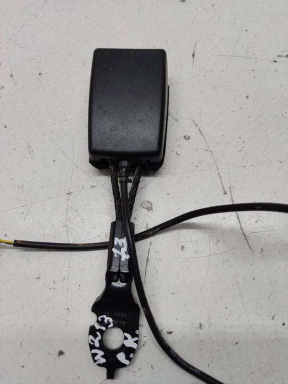 Front seatbelt buckle A2138600169